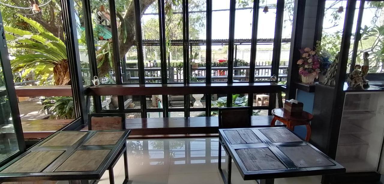 Sun Smile Hostel Ubon Ratchathani Buitenkant foto