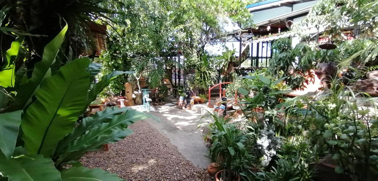 Sun Smile Hostel Ubon Ratchathani Buitenkant foto