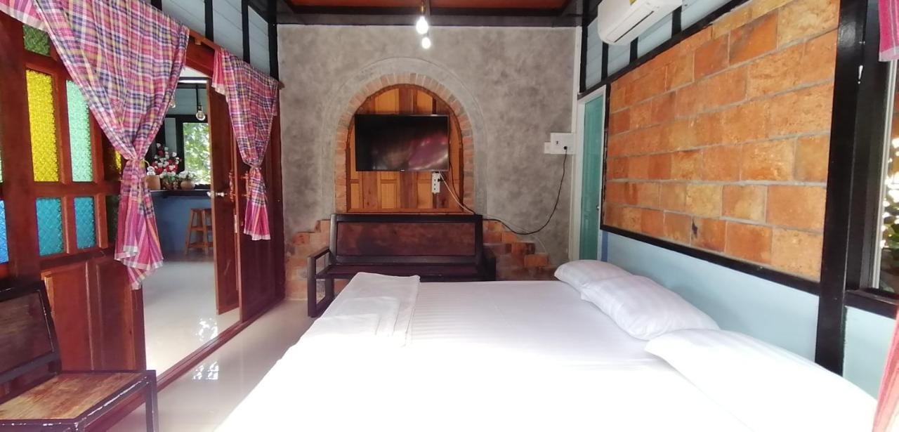 Sun Smile Hostel Ubon Ratchathani Buitenkant foto