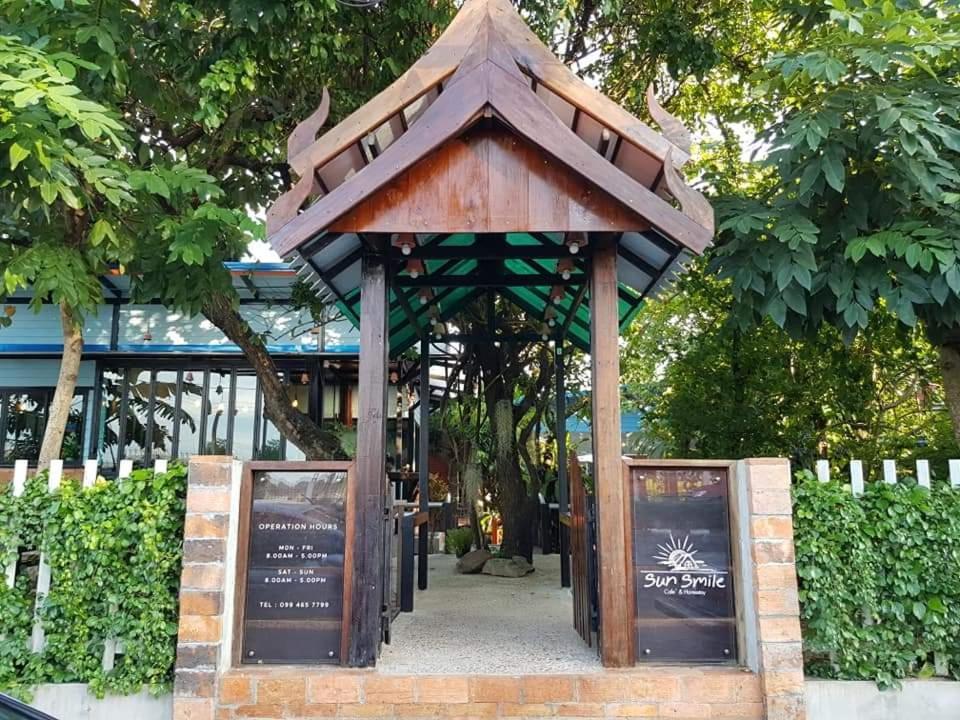 Sun Smile Hostel Ubon Ratchathani Buitenkant foto