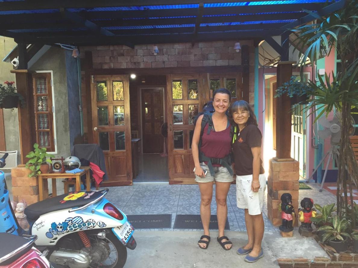 Sun Smile Hostel Ubon Ratchathani Buitenkant foto