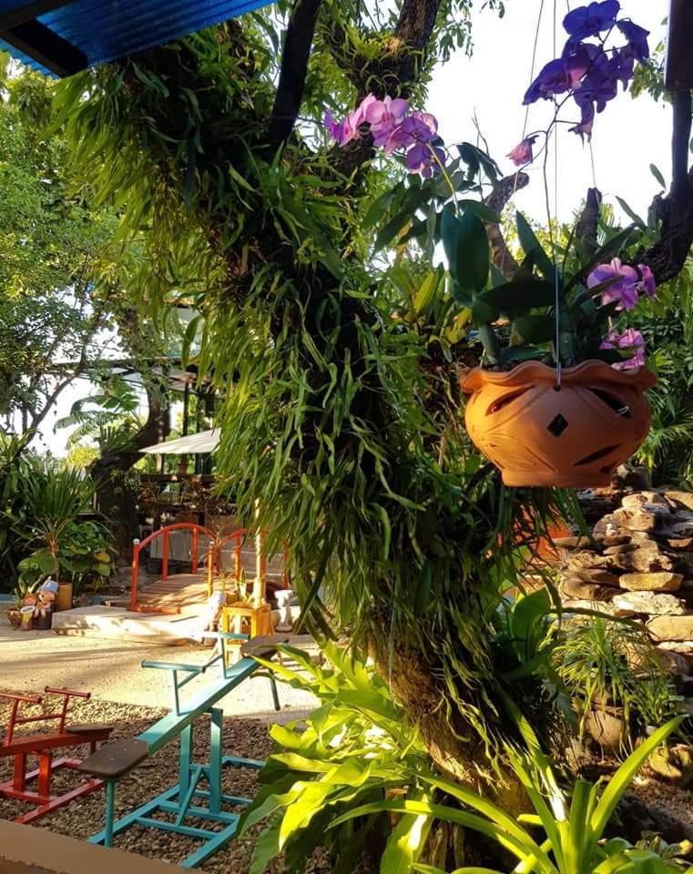 Sun Smile Hostel Ubon Ratchathani Buitenkant foto