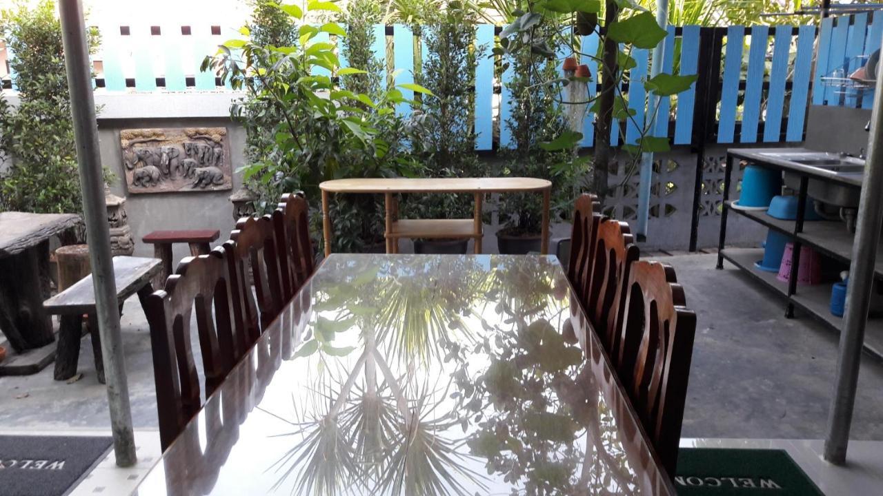Sun Smile Hostel Ubon Ratchathani Buitenkant foto