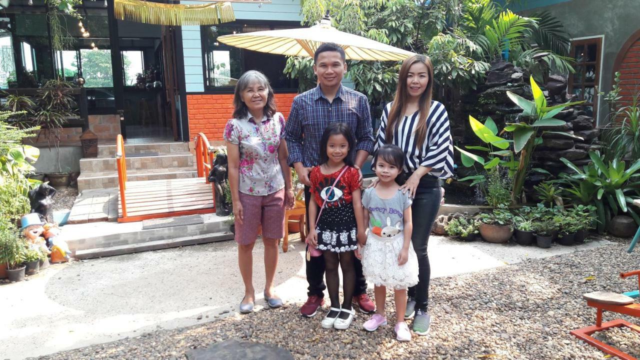 Sun Smile Hostel Ubon Ratchathani Buitenkant foto