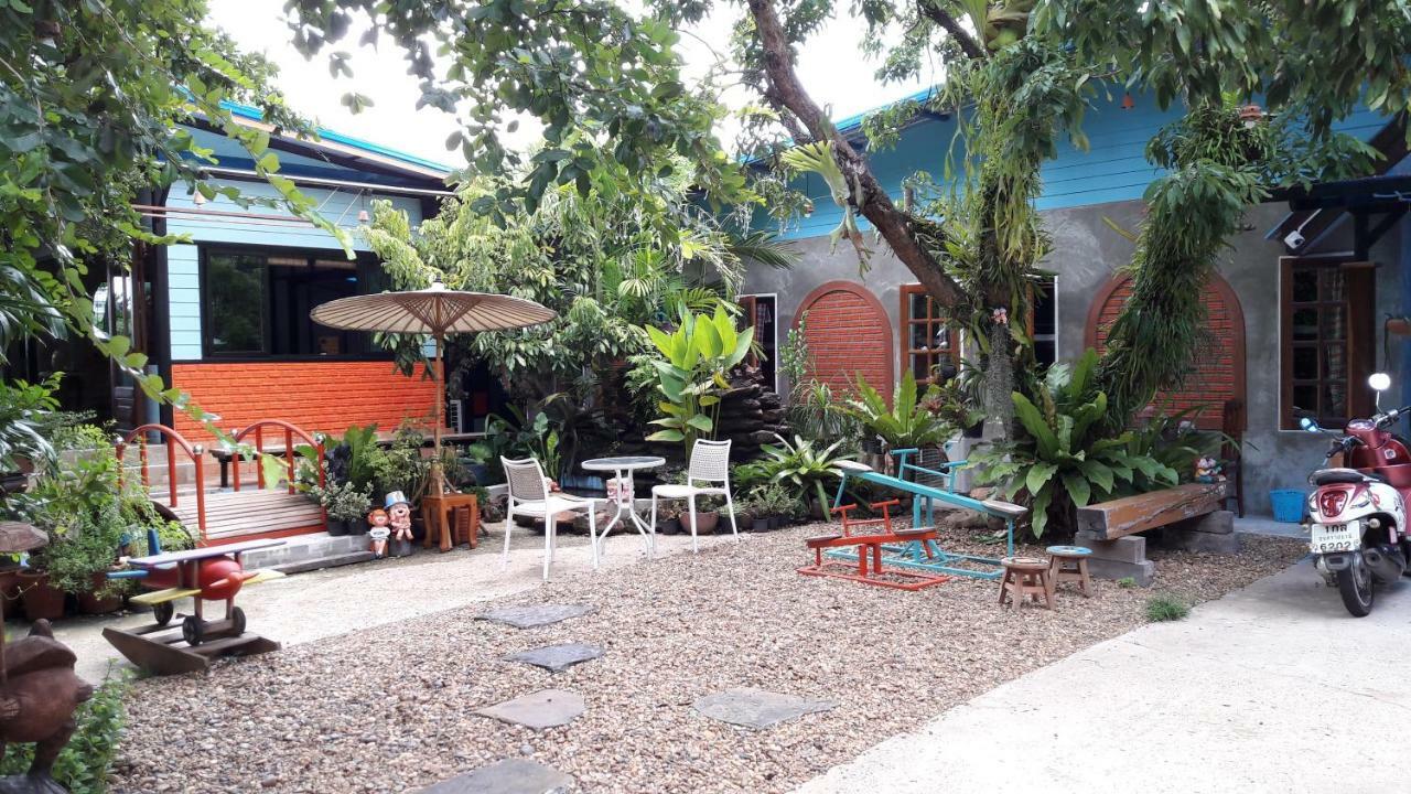 Sun Smile Hostel Ubon Ratchathani Buitenkant foto