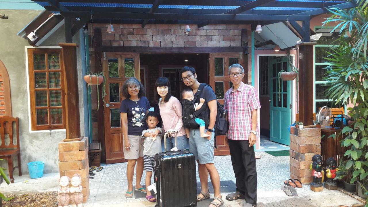 Sun Smile Hostel Ubon Ratchathani Buitenkant foto